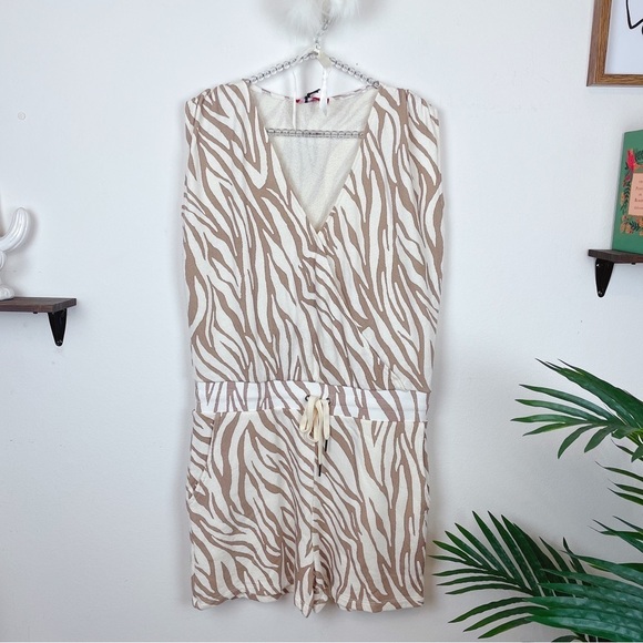 n:philanthropy Royce Romper in Tropical Abstract Taupe - Picture 2 of 5